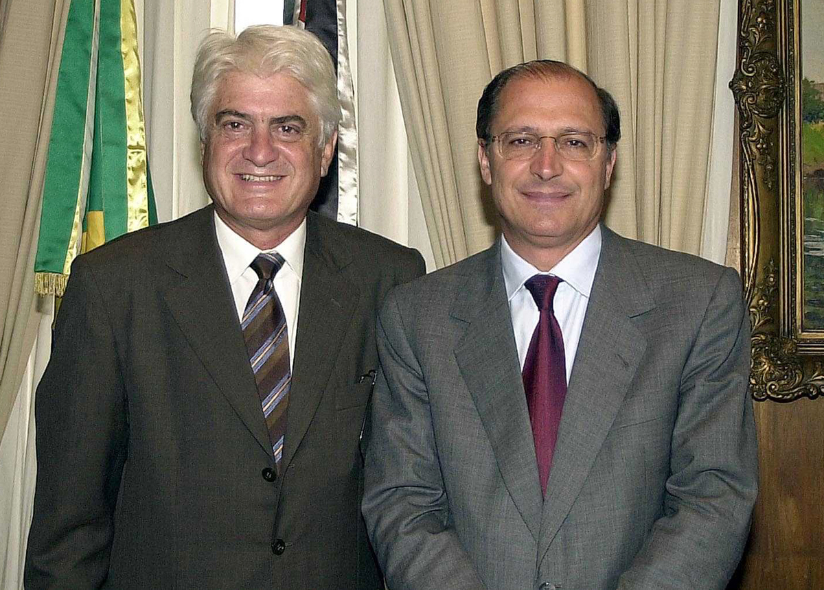 Deputado Roberto Engler e governador Geraldo Alckmin<a style='float:right;color:#ccc' href='https://www3.al.sp.gov.br/repositorio/noticia/03-2008/Engler e Alckmin.jpg' target=_blank><i class='bi bi-zoom-in'></i> Clique para ver a imagem </a>